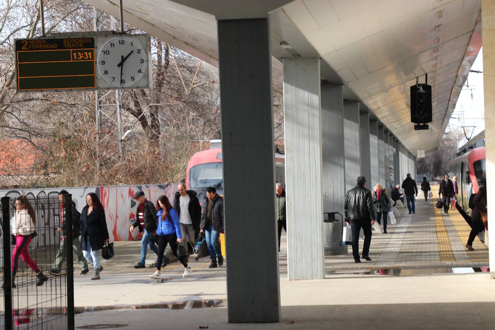 Перони на централна жп гара София
